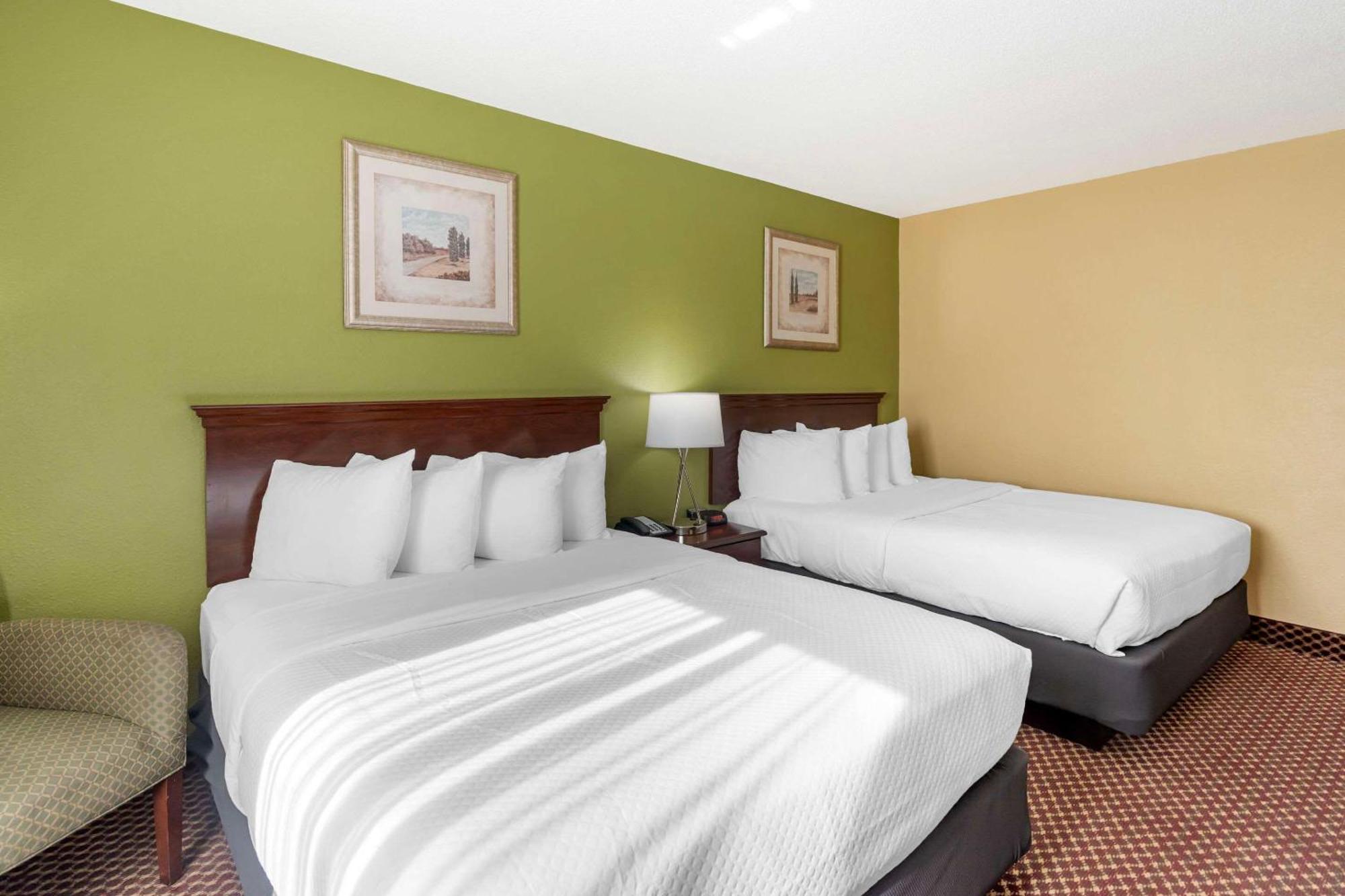 Quality Inn & Suites Bloomington University Area Bagian luar foto