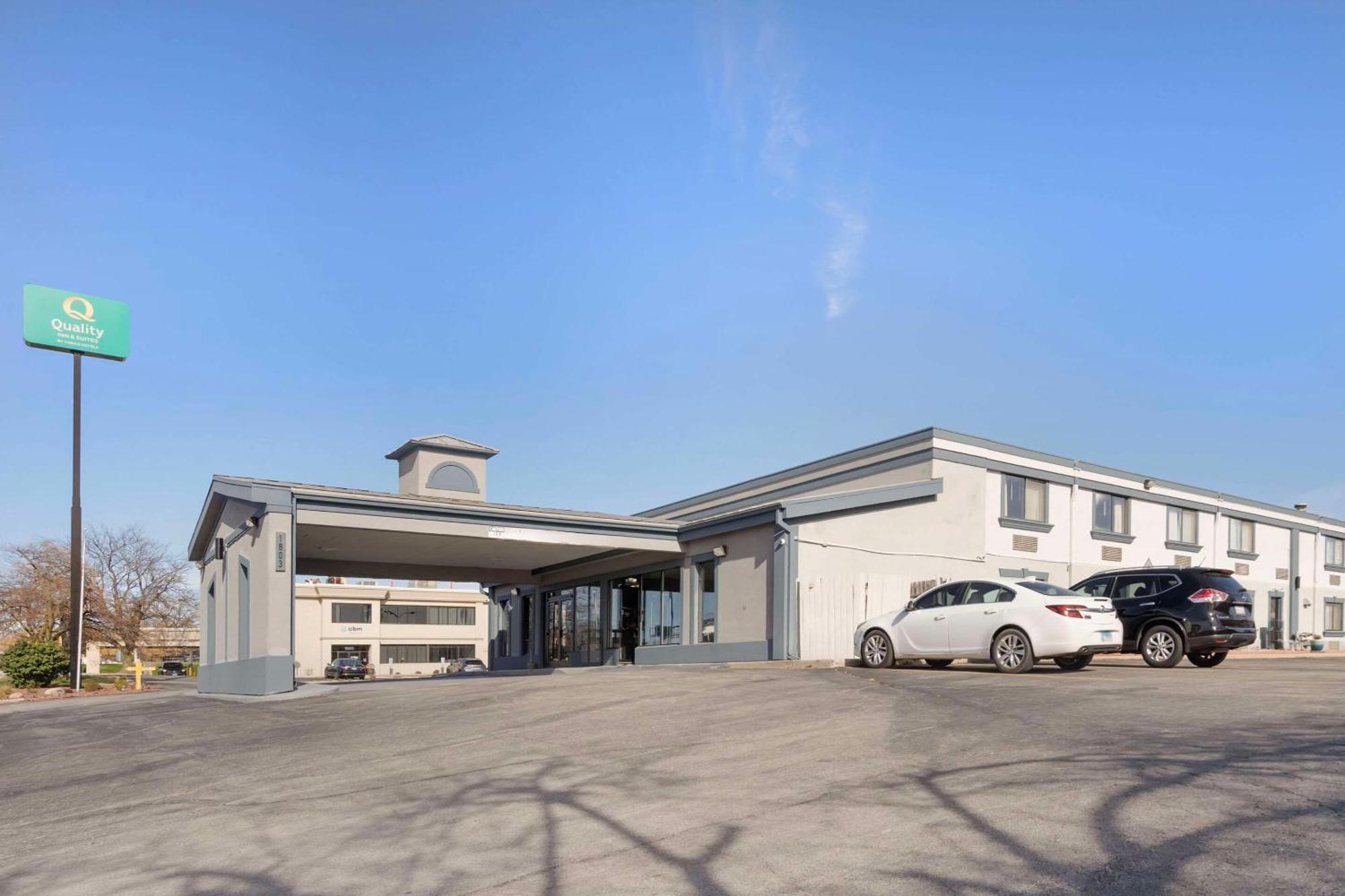 Quality Inn & Suites Bloomington University Area Bagian luar foto