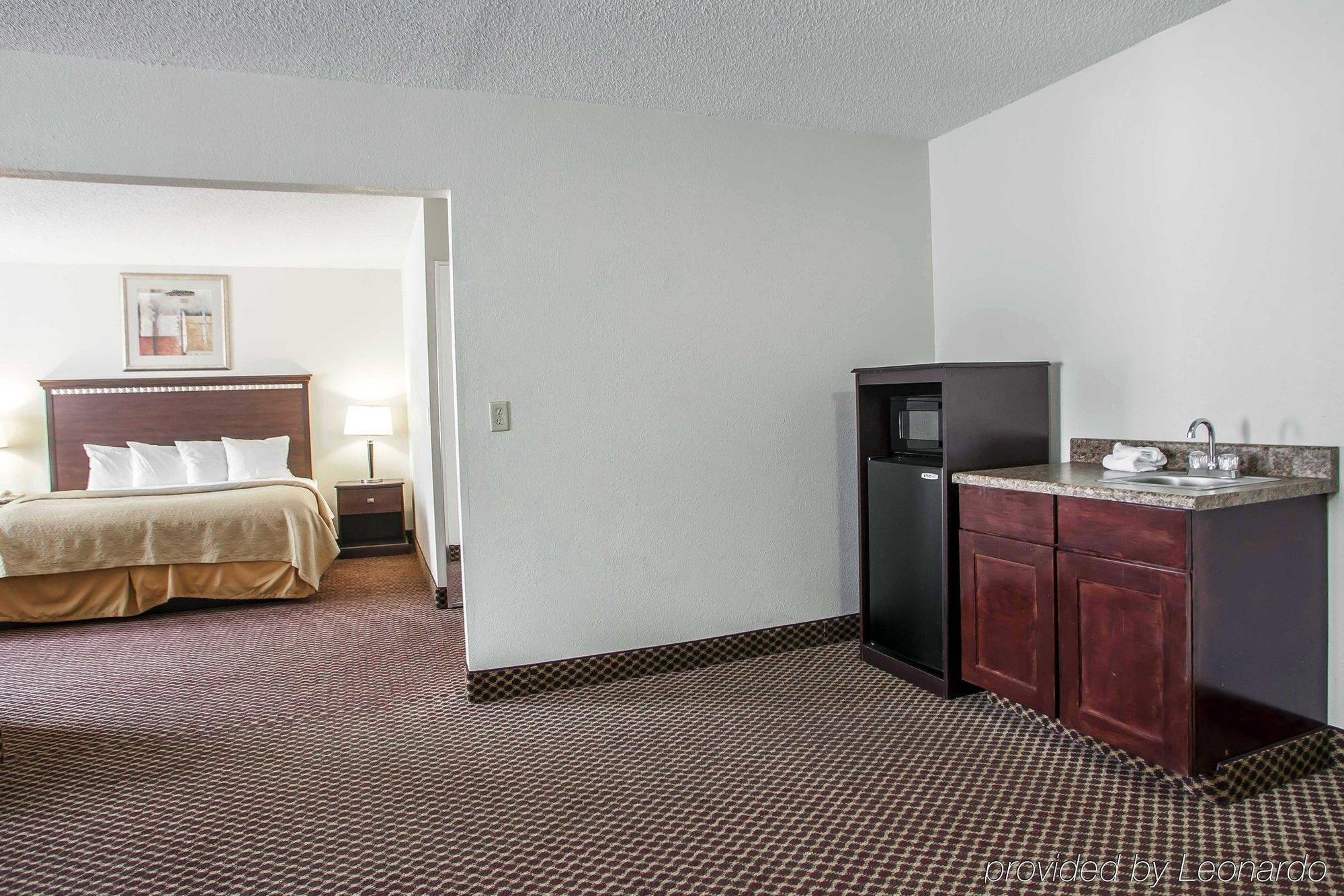 Quality Inn & Suites Bloomington University Area Bagian luar foto