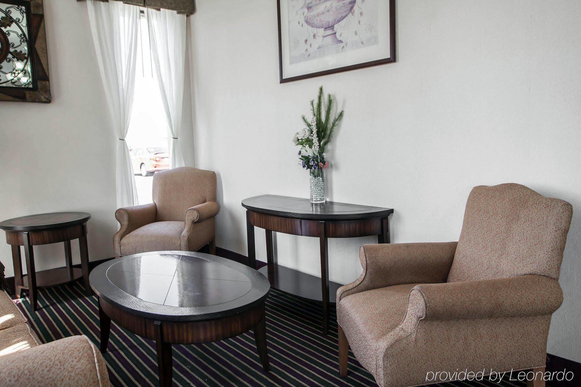 Quality Inn & Suites Bloomington University Area Bagian luar foto