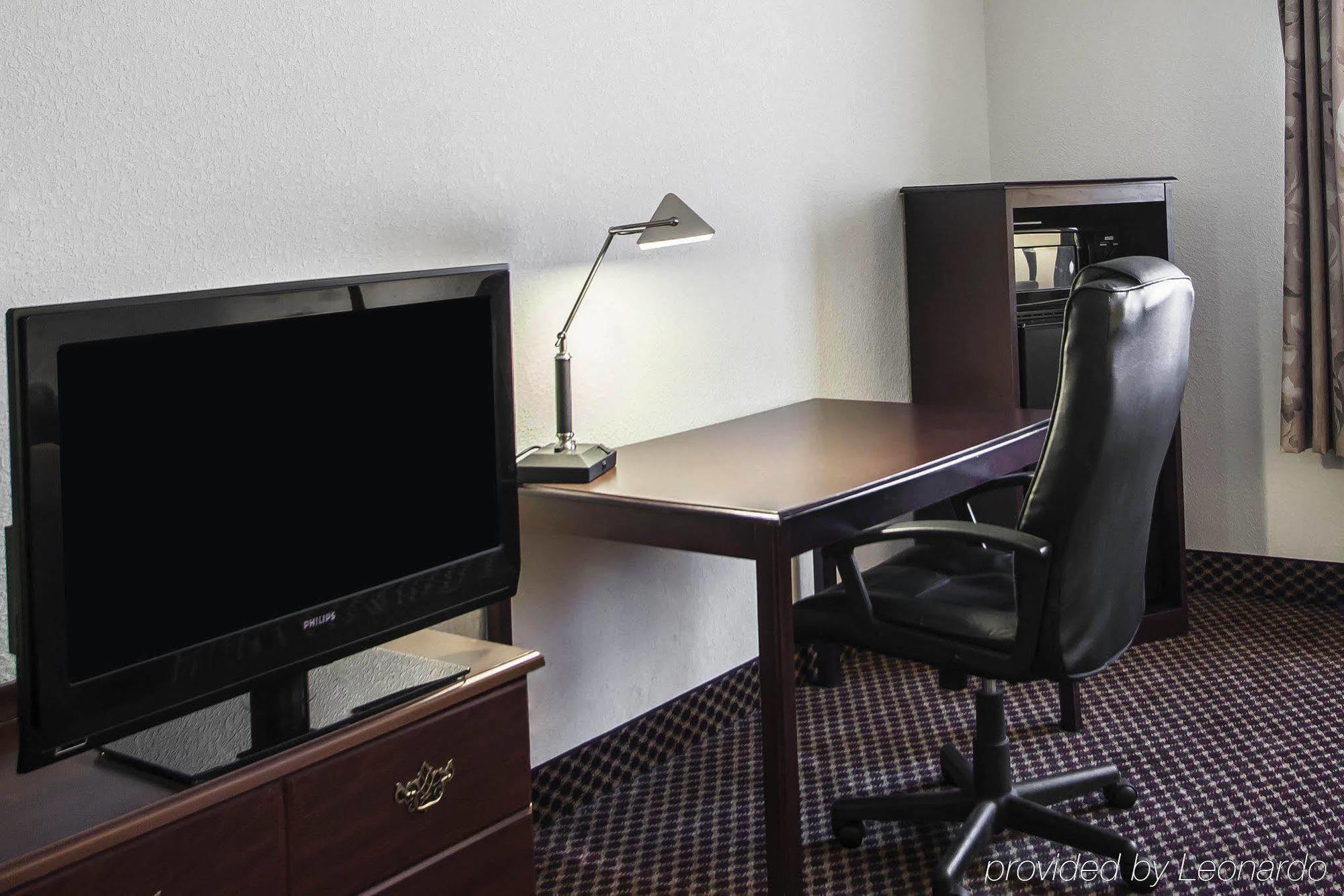 Quality Inn & Suites Bloomington University Area Bagian luar foto