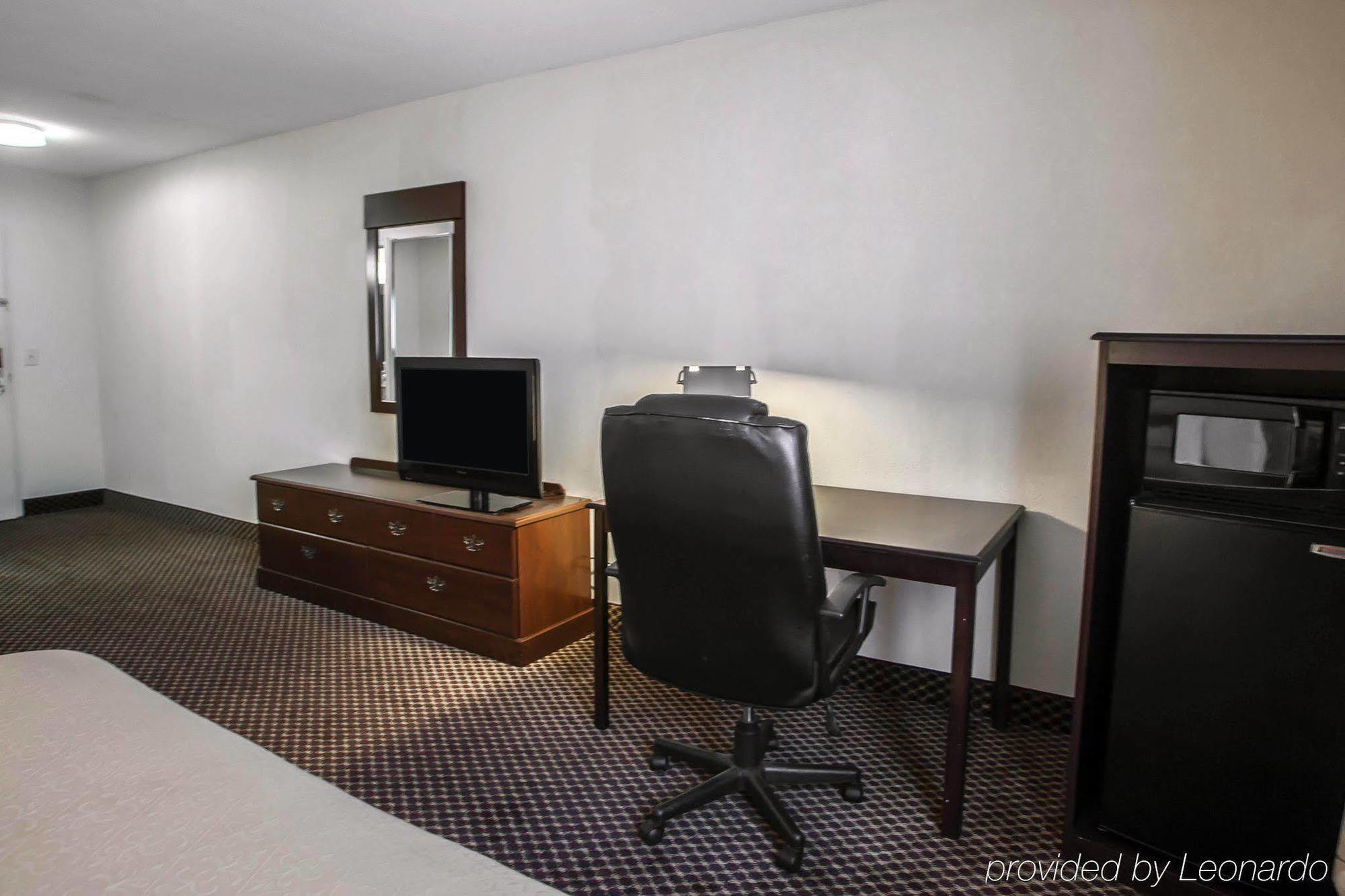 Quality Inn & Suites Bloomington University Area Bagian luar foto
