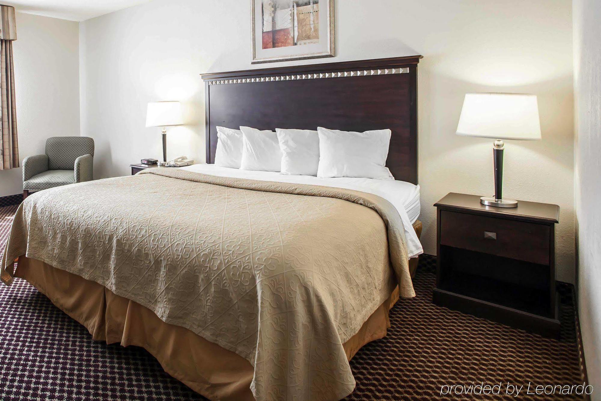 Quality Inn & Suites Bloomington University Area Bagian luar foto