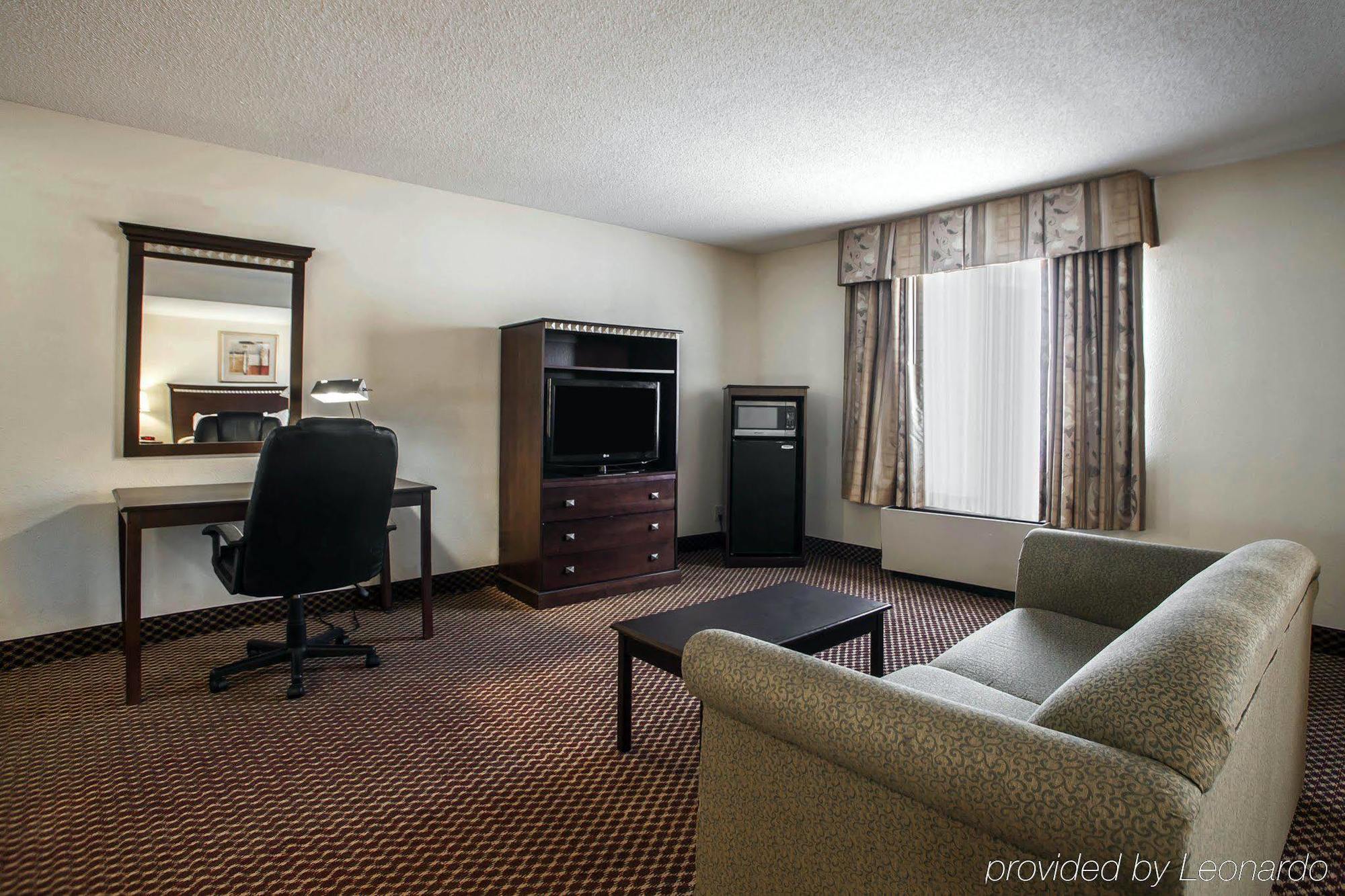 Quality Inn & Suites Bloomington University Area Bagian luar foto